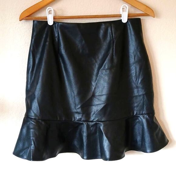 Guess Caspian Faux Leather Skirt With Zipper And Ruffle Hem - Picture 3 of 6